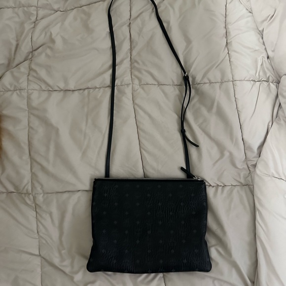 MCM CROSSBODY POUCH IN VISETOS ORIGINAL - MEDIUM - Picture 3 of 4